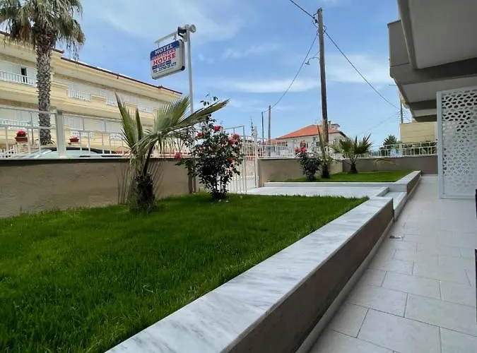 Brother's House Aparthotel