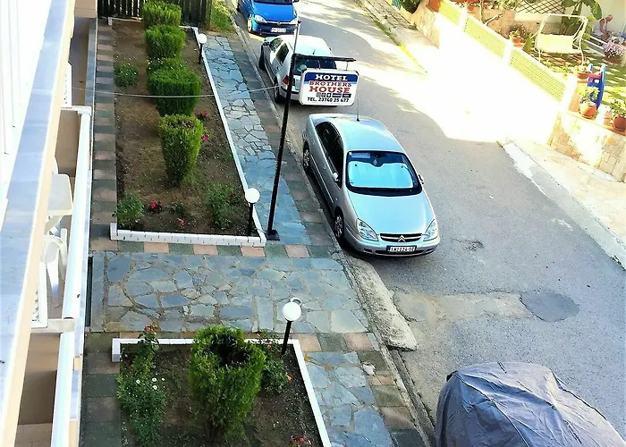 Aparthotel Brother's House 3*