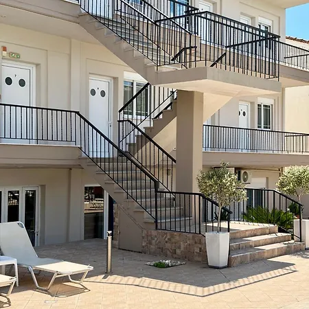 Brother's House 3* Kallithea (Chalkidiki)