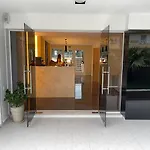 Brother's House Aparthotel 3*