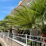 το σπίτι των αδελφών 3*
