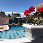 Aparthotel Brother's House 3*
