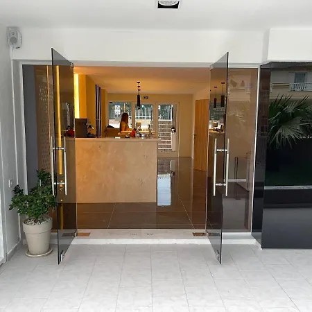 Brother's House Hotel de apartamente 3*