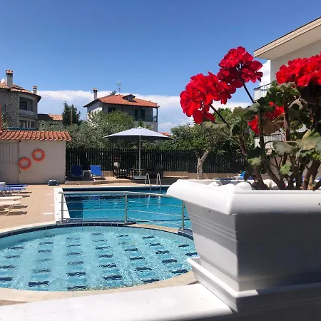 Apartmanhotel Brother's House 3*