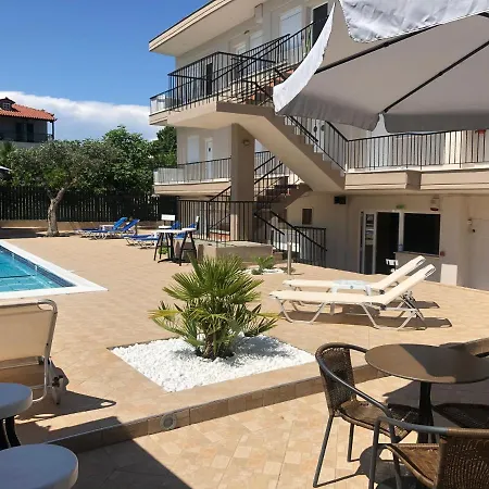 Brother's House Apartmanhotel