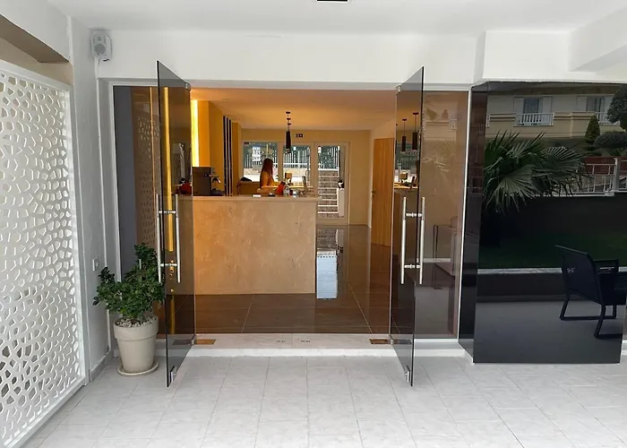 Brother's House 公寓式酒店 3*